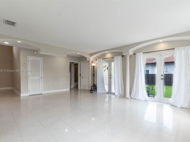 Продажа дома по адресу 4665 SW 159th Ct - фото 6238305