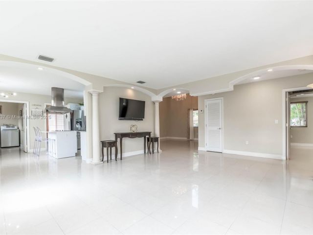 Продажа дома по адресу 4665 SW 159th Ct - фото 6238306