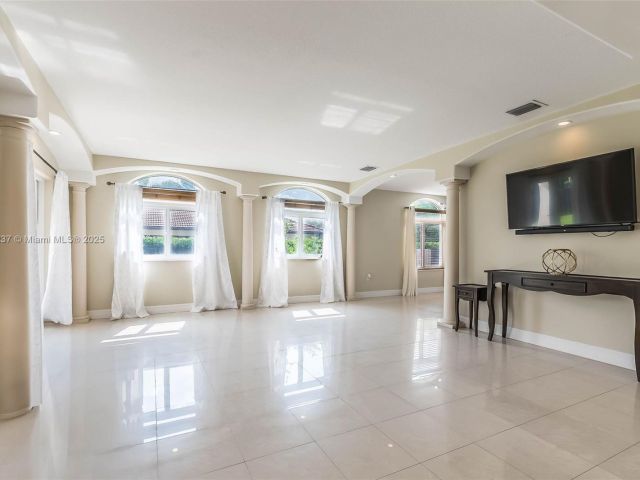 Продажа дома по адресу 4665 SW 159th Ct - фото 6238310