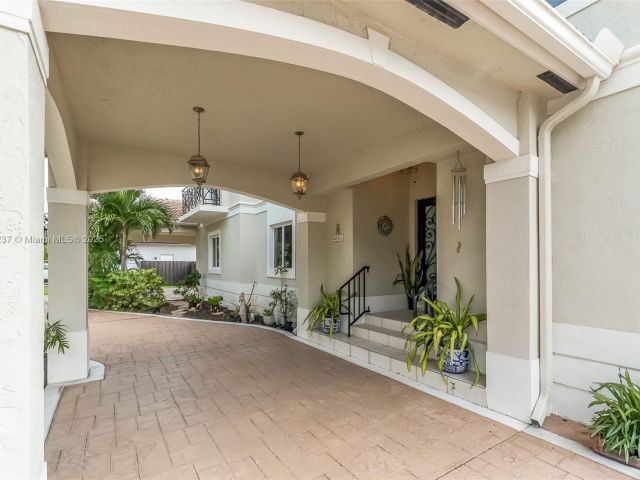 Продажа дома по адресу 4665 SW 159th Ct - фото 6238317