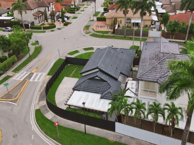 Продажа дома по адресу 898 NW 131st Ave - фото 6242613