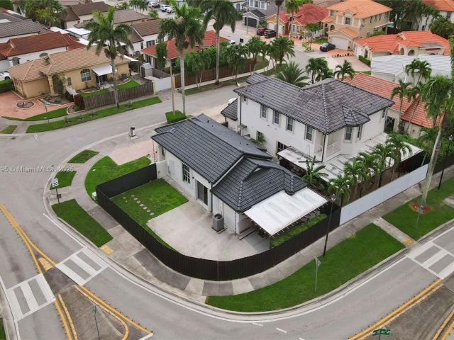 Продажа дома по адресу 898 NW 131st Ave - фото 6242615