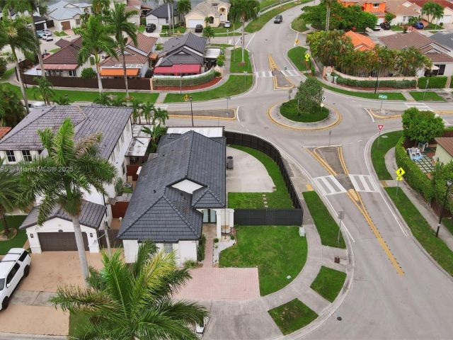 Продажа дома по адресу 898 NW 131st Ave - фото 6242618