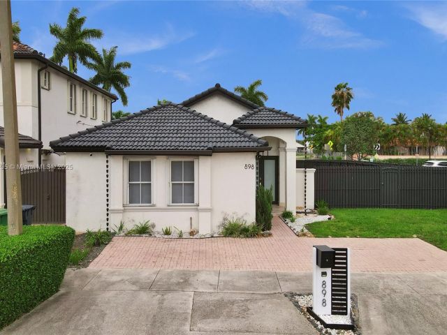 Продажа дома по адресу 898 NW 131st Ave - фото 6242619