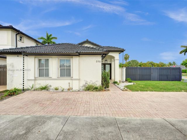 Продажа дома по адресу 898 NW 131st Ave - фото 6242620