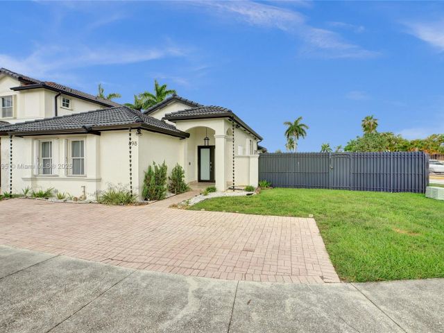 Продажа дома по адресу 898 NW 131st Ave - фото 6242621