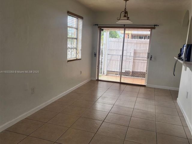 Дом в аренду по адресу 4447 NW 169th Ter - фото 6240269