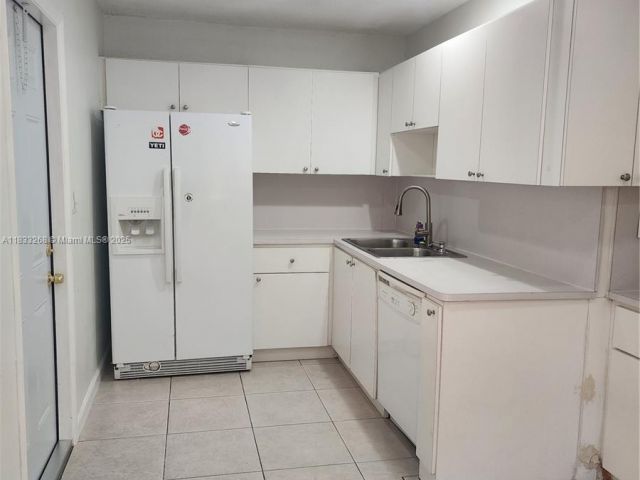 Дом в аренду по адресу 4447 NW 169th Ter - фото 6240272