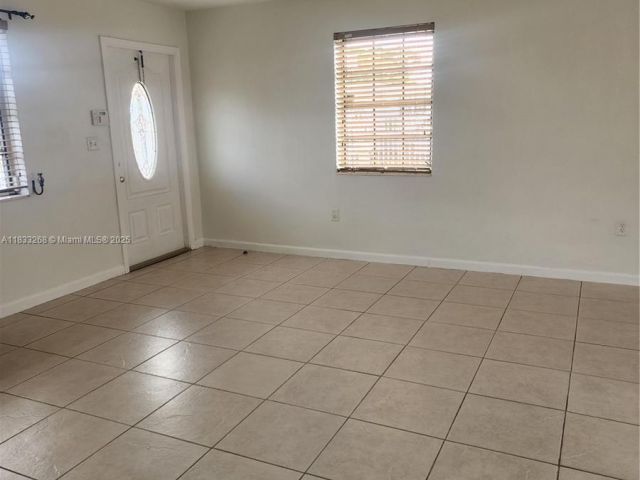 Дом в аренду по адресу 4447 NW 169th Ter - фото 6240275