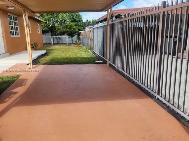 Дом в аренду по адресу 4447 NW 169th Ter - фото 6240280