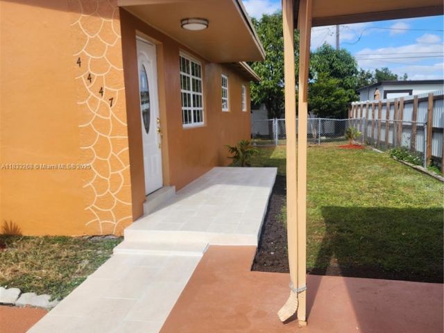 Дом в аренду по адресу 4447 NW 169th Ter - фото 6240281