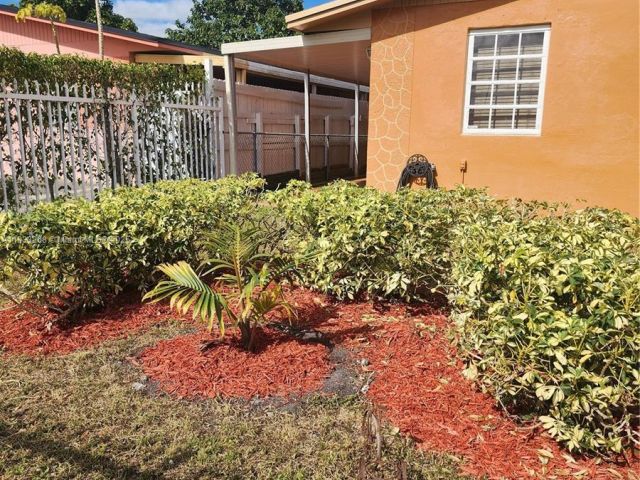 Дом в аренду по адресу 4447 NW 169th Ter - фото 6240282