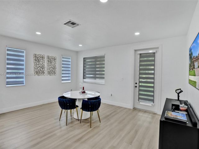 Продажа дома по адресу 20629 NW 12th Ct - фото 6254269