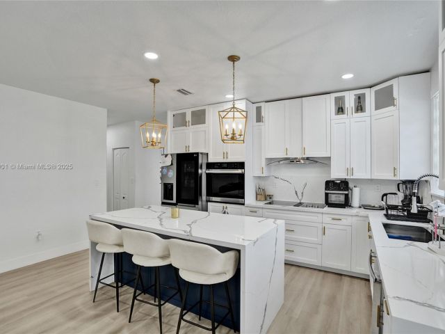 Продажа дома по адресу 20629 NW 12th Ct - фото 6254271