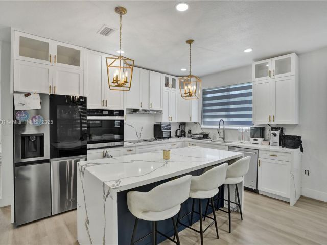 Продажа дома по адресу 20629 NW 12th Ct - фото 6254272