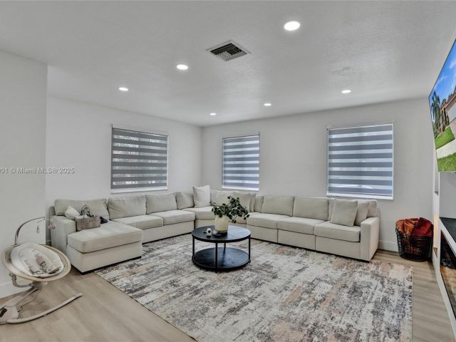 Продажа дома по адресу 20629 NW 12th Ct - фото 6254274