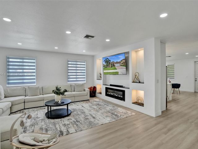 Продажа дома по адресу 20629 NW 12th Ct - фото 6254275