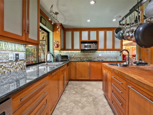 Продажа дома по адресу 2100 NE 211th Ter - фото 6245023