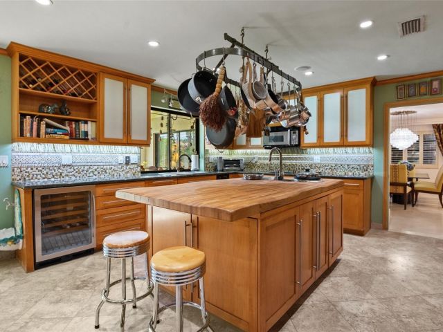 Продажа дома по адресу 2100 NE 211th Ter - фото 6245024