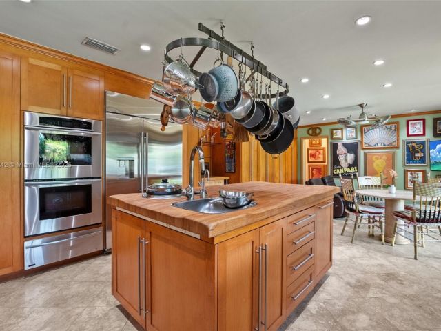 Продажа дома по адресу 2100 NE 211th Ter - фото 6245025