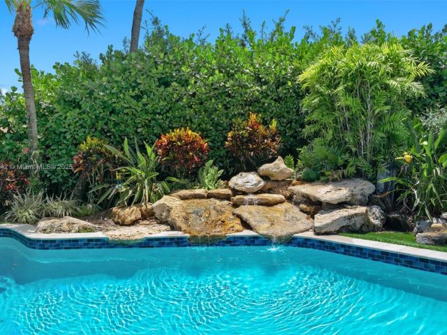 Продажа дома по адресу 2100 NE 211th Ter - фото 6245037