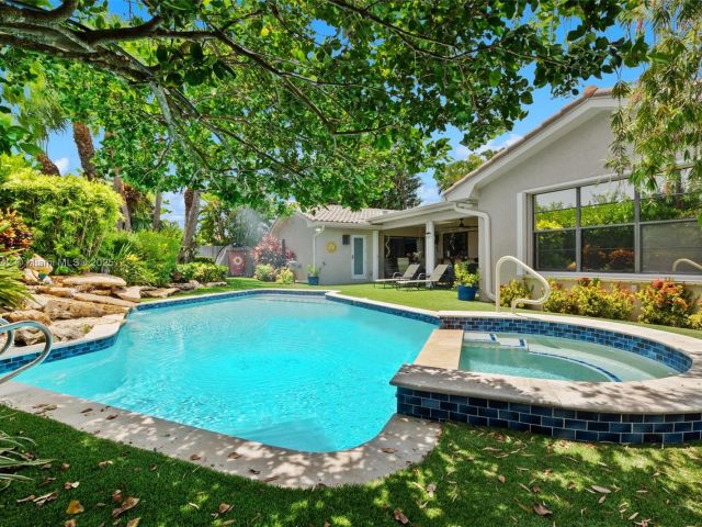 Продажа дома по адресу 2100 NE 211th Ter - фото 6245038