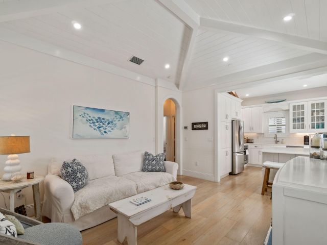 Дом в аренду по адресу 2225 S Ocean Boulevard 2 - фото 6252944