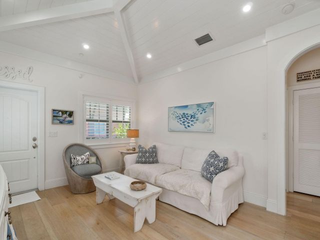 Дом в аренду по адресу 2225 S Ocean Boulevard 2 - фото 6252946