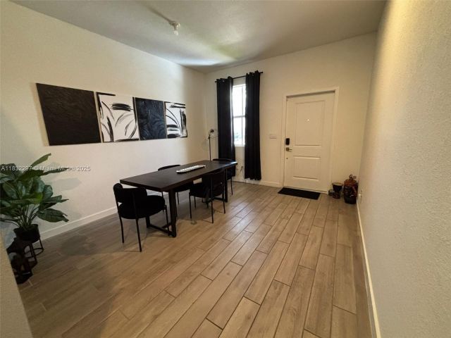 Продажа дома по адресу 830 SE 19th St - фото 6240498