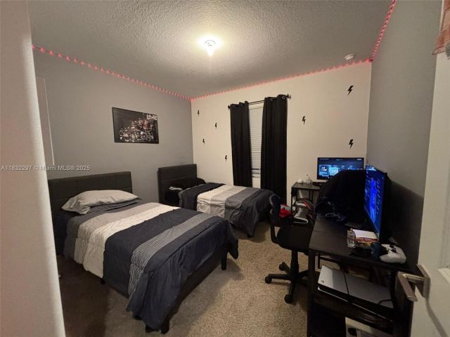 Продажа дома по адресу 830 SE 19th St - фото 6240503