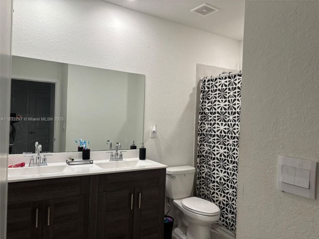 Продажа дома по адресу 830 SE 19th St - фото 6240506