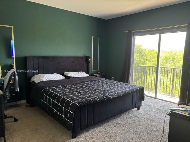 Продажа дома по адресу 830 SE 19th St - фото 6240508