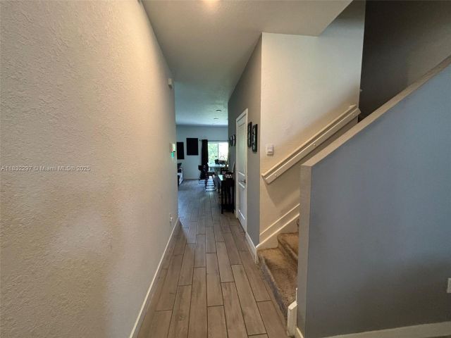 Продажа дома по адресу 830 SE 19th St - фото 6240509