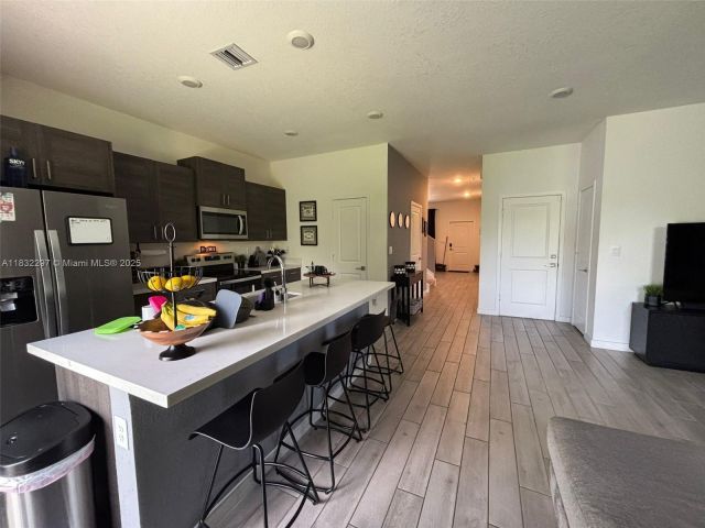 Продажа дома по адресу 830 SE 19th St - фото 6240510