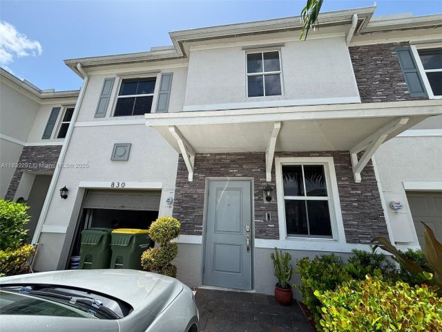 Продажа дома по адресу 830 SE 19th St - фото 6240513