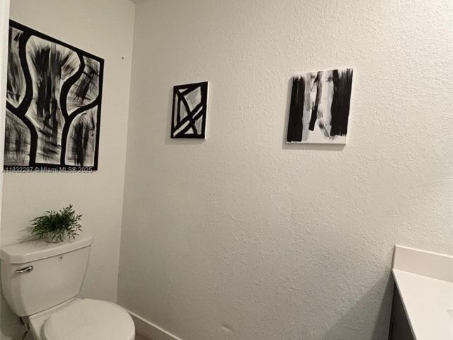 Продажа дома по адресу 830 SE 19th St - фото 7433976