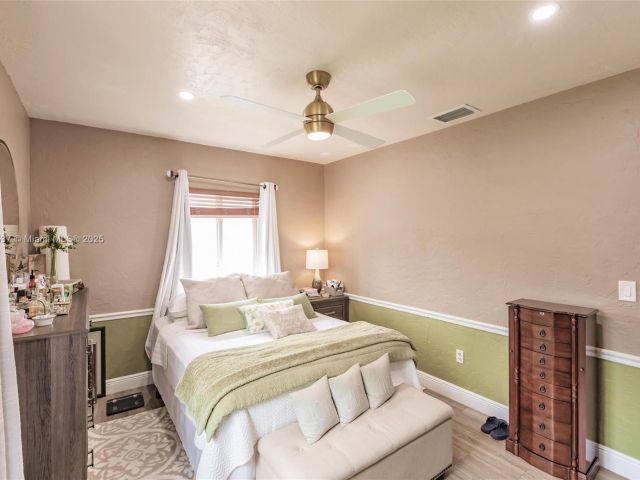 Продажа дома по адресу 6250 SW 19th St - фото 6240991