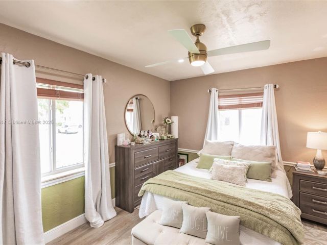 Продажа дома по адресу 6250 SW 19th St - фото 6240992