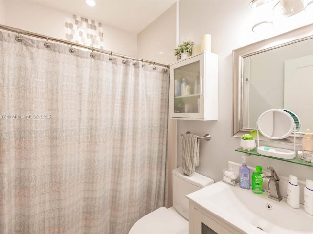 Продажа дома по адресу 6250 SW 19th St - фото 6240993