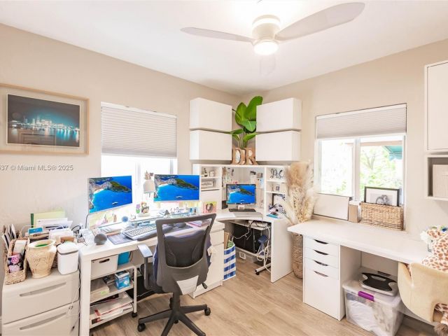 Продажа дома по адресу 6250 SW 19th St - фото 6240994