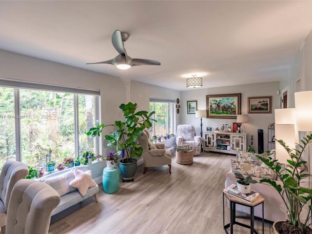 Продажа дома по адресу 6250 SW 19th St - фото 6240997