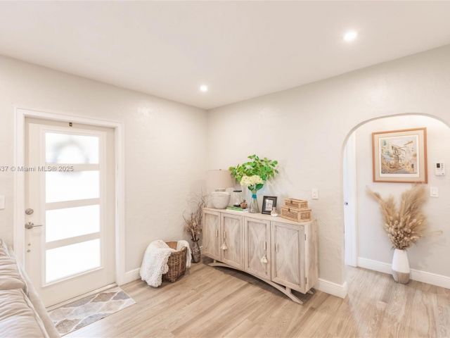 Продажа дома по адресу 6250 SW 19th St - фото 6241004