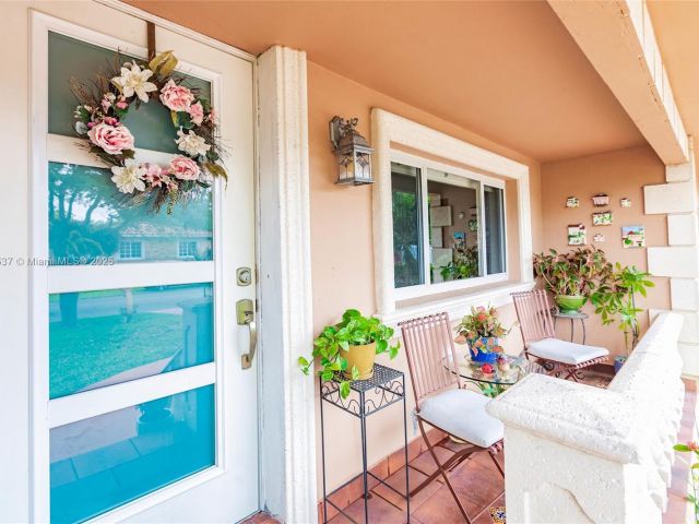 Продажа дома по адресу 6250 SW 19th St - фото 6241006