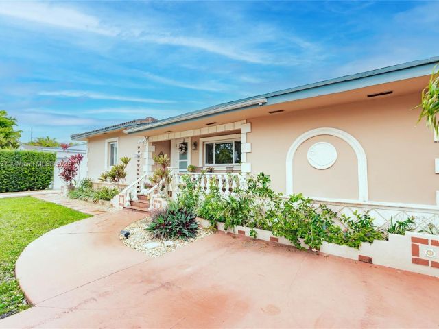 Продажа дома по адресу 6250 SW 19th St - фото 6241007