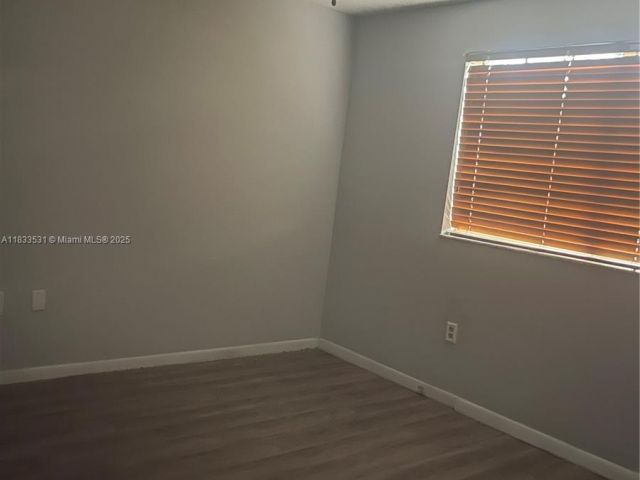 Дом в аренду по адресу 12390 SW 51st Pl 12390 - фото 6240817