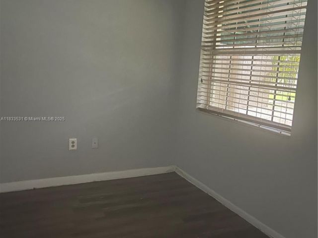 Дом в аренду по адресу 12390 SW 51st Pl 12390 - фото 6240818