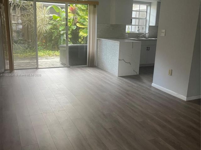 Дом в аренду по адресу 12390 SW 51st Pl 12390 - фото 6240820