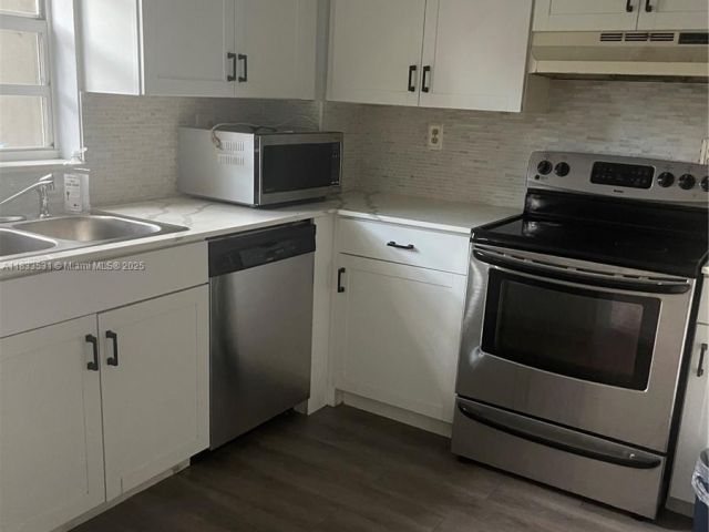 Дом в аренду по адресу 12390 SW 51st Pl 12390 - фото 6240824