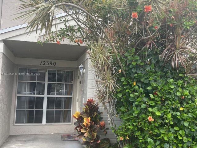 Дом в аренду по адресу 12390 SW 51st Pl 12390 - фото 6240825