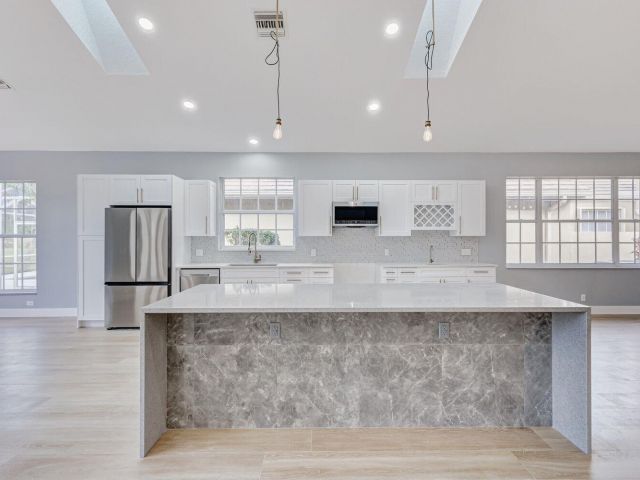 Дом в аренду по адресу 8300 Bob O Link Drive - фото 6242153